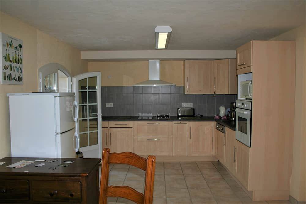 Le Mas des Tarentes between vineyards and forests in Trans-en-Provence, Region de Draguignan