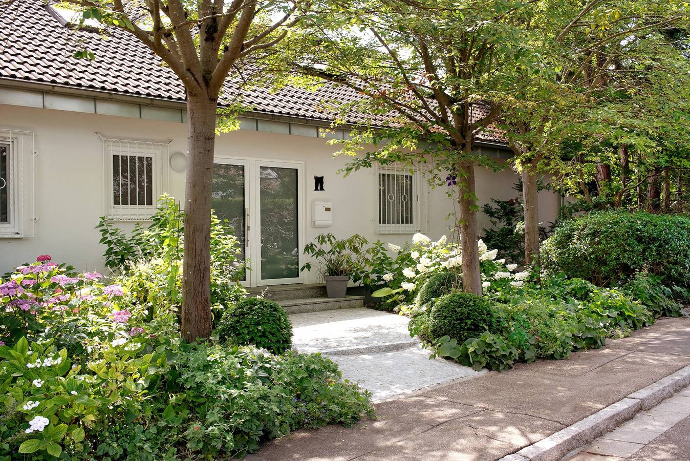 Geheel appartement, Vakantiewoning 'Secret Garden' – huisdieren welkom, privéterras, sauna, fietsenstalling, wallbox in Müllheim, Zuidelijk Zwarte Woud