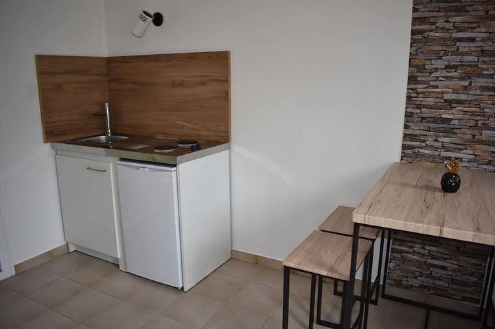 Ganze Wohnung, Studio Avec Piscine 10 min à Pied de la Rivière et 5 min du Centre in Ruoms, Ardèche
