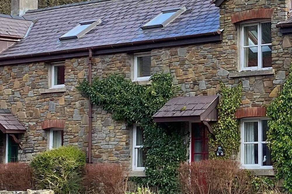 Cottage for 4 People in Solva, Pembrokeshire