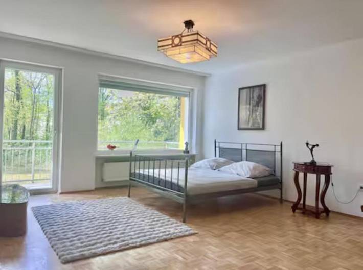 Ferienwohnung für 8 Personen, mit Garten und Whirlpool sowie Sauna, kinderfreundlich in München - 2