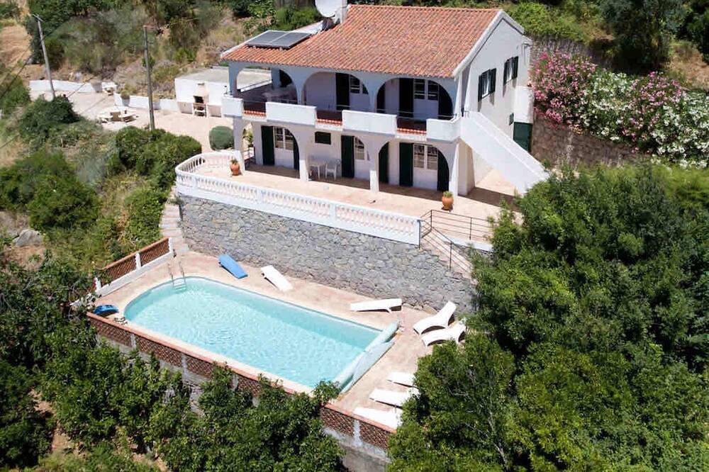 Luxury 4 Bed Villa with Pool & Stunning Sea Views in Monchique, Monchique gebirge