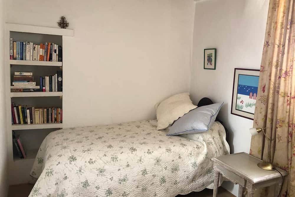 Charming house in the heart of the village with leafy courtyard garden & terrace in Mouans-Sartoux, Mittelmeerküste (Frankreich)