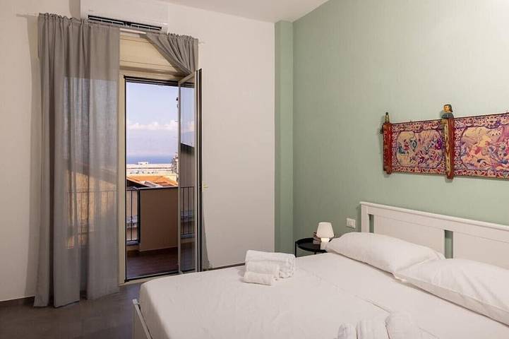 Appartement entier, Appartement-Vue sur la ville-Salle de bain privée in Messina, Province de Messina