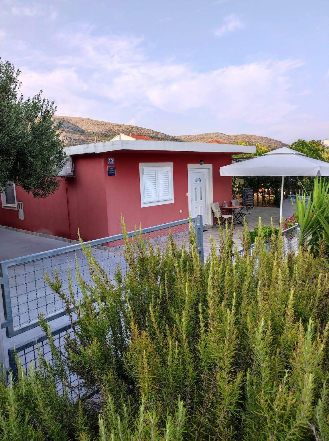 Ganze Wohnung, Studio Appartement mit Terrasse Seget Donji, Trogir As-23533-a in Trogir, Split-Dalmatien