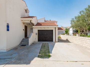 Ferienwohnung für 6 Personen, mit Garten und Terrasse in Zadar (Kommun)