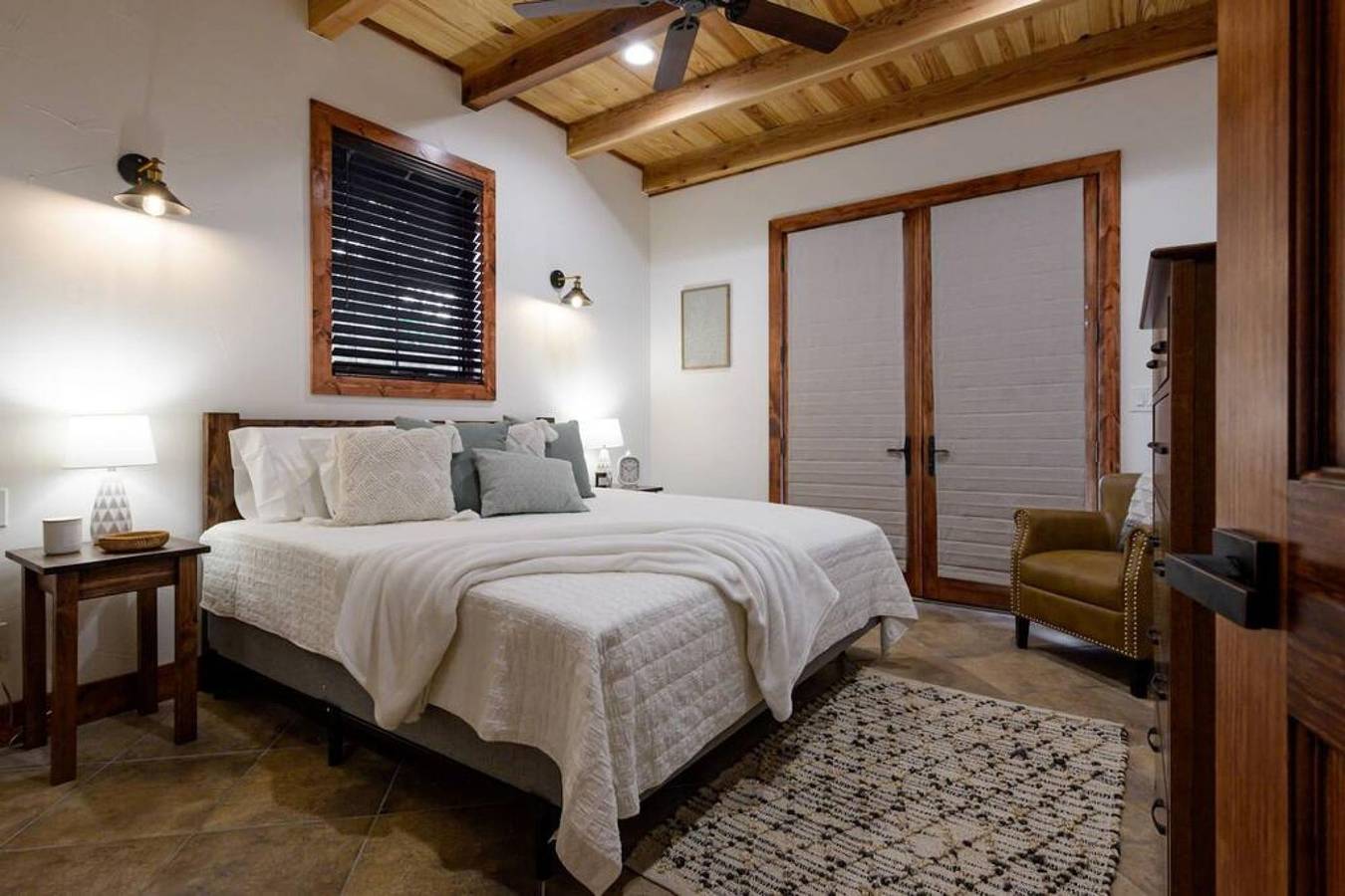 Little Dutch Cabin 101-12 Min to Magnolia-Baylor in McLennan County