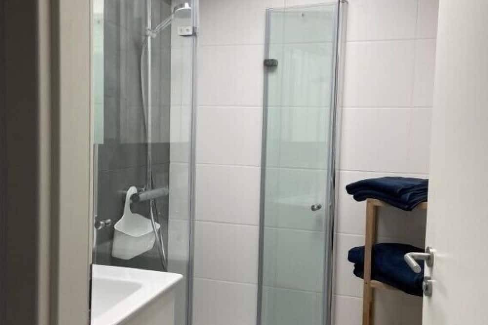 Ganze Wohnung, Gepflegte 2-Zimmer Dg-Wohnung (Süd-Balkon/Aufzug/Tg-Stellplatz) in Sindelfingen, Landkreis Böblingen