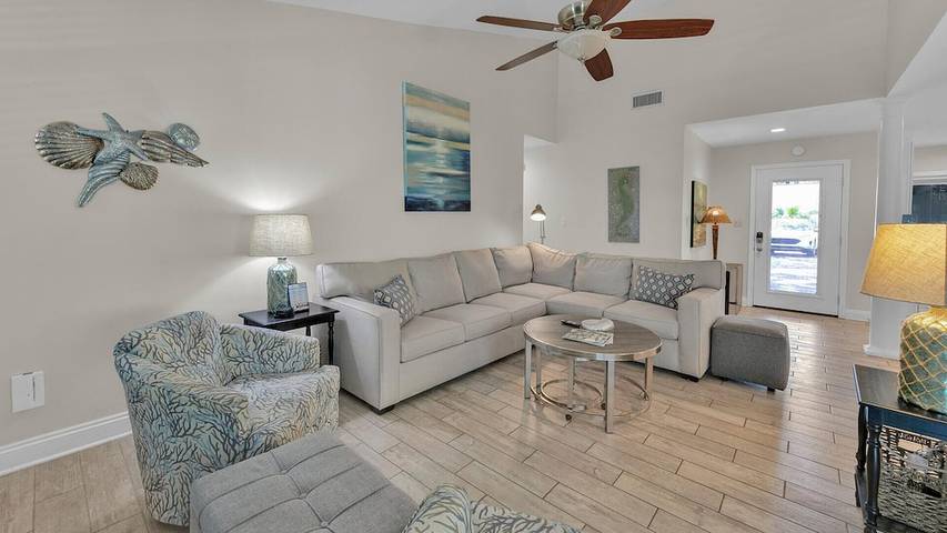 Villa for 8 people, with terrace and pool, with pets in Emerald Coast