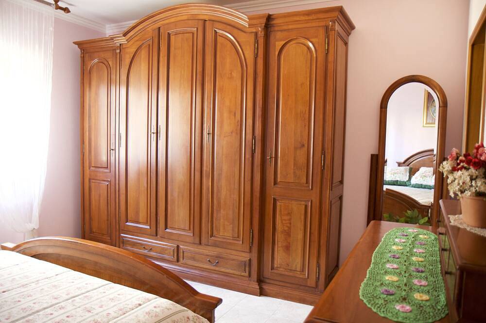 Entire apartment, Domus Palombi - Large apartment 200 m from the station and 700 m from the sea in Ladispoli, Rome Province