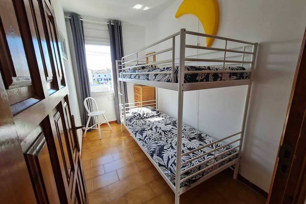 Pretty Pecheur House with three bedrooms for 6 people with garage. in Empuriabrava, Upper Empordà