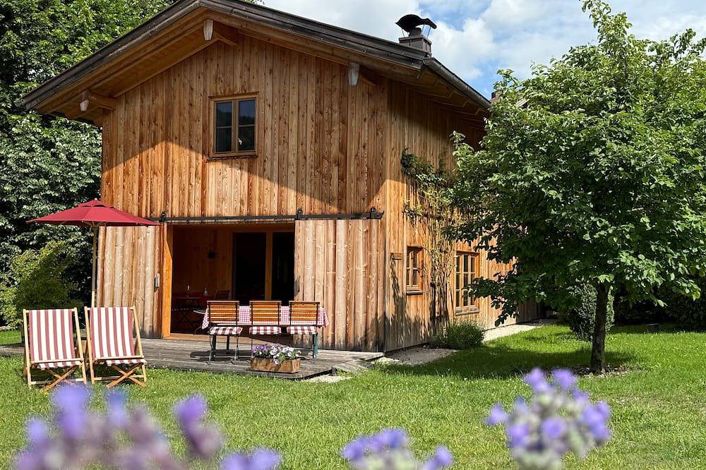 Chalet am Quittenbaum, ganzes Haus, 140 qm für 2-6 Personen, 2 Schlafzimmer, 2 Bäder, Sauna in Unterwössen, Bayerische Alpen