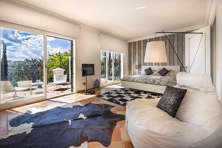 Beautiful sunny villa with pool and sea views Marbella (Elviria) in Marbella East, Marbella