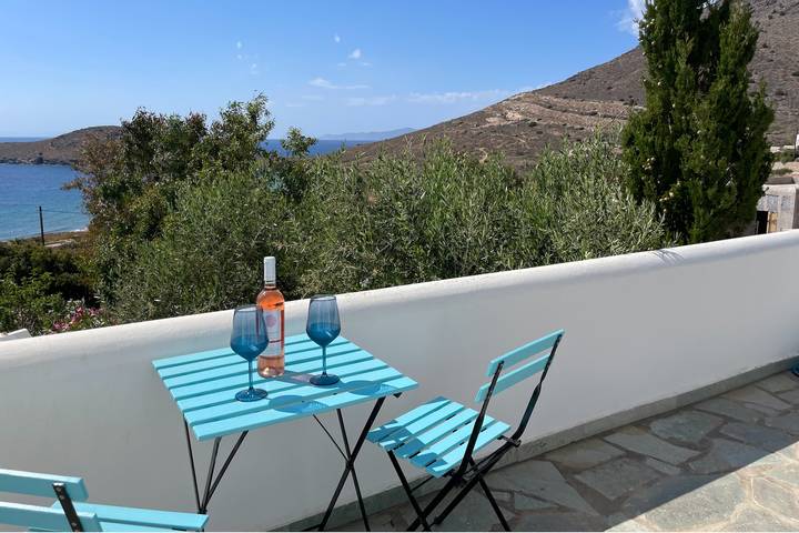 Location de vacances pour 5 personnes, avec balcon ainsi que vue sur l’océan et jardin, adapté aux familles dans Syros - 2