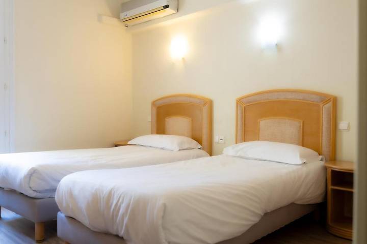 Location de vacances pour 4 personnes, avec sauna et jacuzzi ainsi que balcon et piscine dans Casino Du Canet En Rousillon - 4