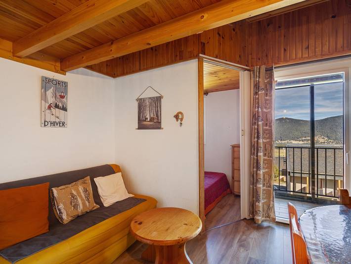 Apartamento entero, Apartamento 'Appartement Face Au Lac 6 Voyageurs' con vistas al lago y balcón in Les Angles, Parque Natural Regional de los Pirineos Catalanes