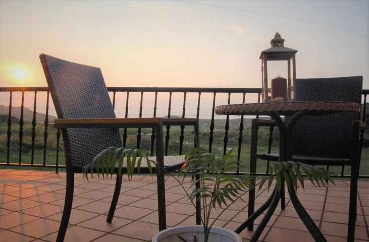 Casa rural para 3 personas, con vistas además de terraza y jardín - 1