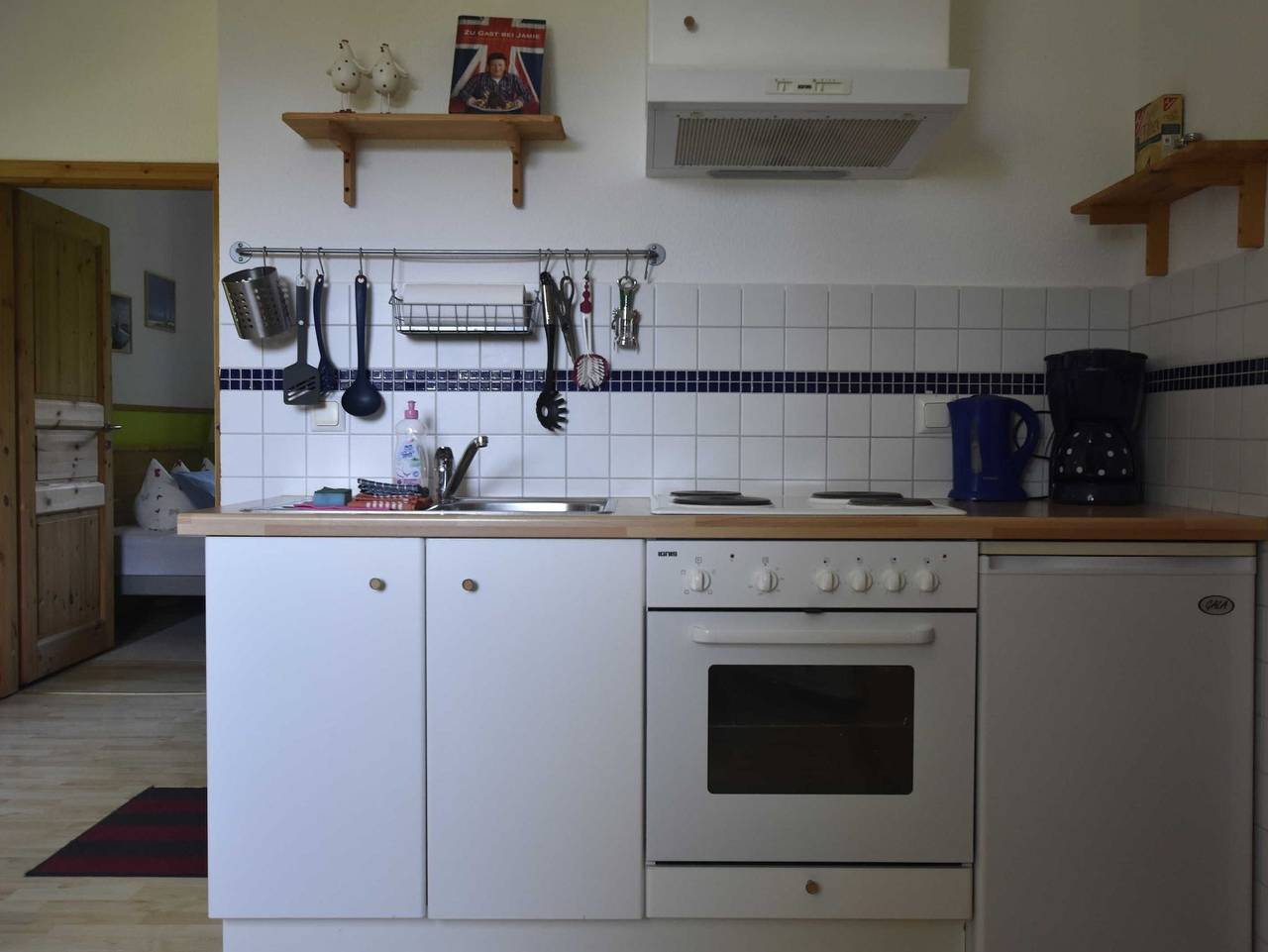 Ganze Ferienwohnung, Ferienwohnung Og im roten Haus am Ostsee Radweg Ovs 103 - 2-Raum-Ferienwohnung (2 Pers.) im Og in Blowatz, Neuburg