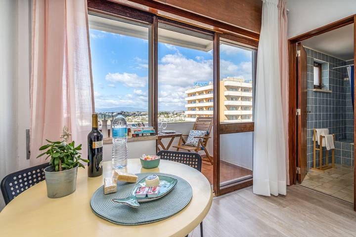 Entire apartment, Gaivotas House Apartment with Balcony and Wi-Fi Access in Alvor, Faro District