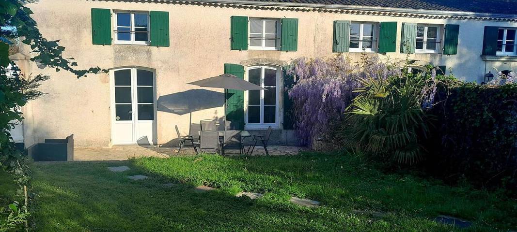 Location de vacances pour 7 personnes, avec vue ainsi que piscine et jardin à Chenac-Saint-Seurin-d'Uzet - 2