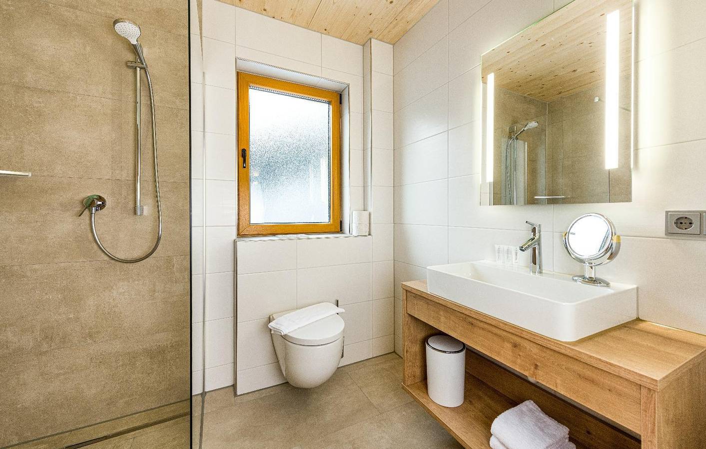 Doppelzimmer, Deluxe, ohne B., Kurzaufenthalt in Steeg, Allgäuer Alpen (Österreich)