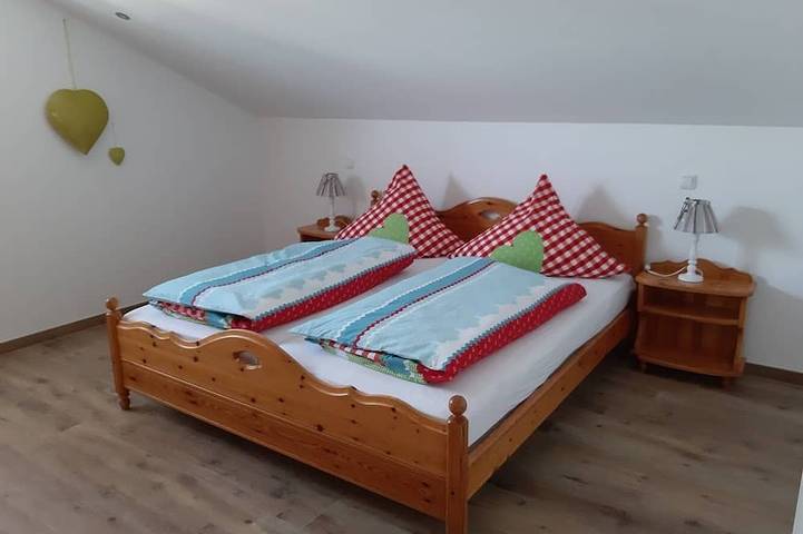 Ganze Wohnung, Helle, komfortable und geschmackvoll eingerichtete Wohnung mit Südbalkon in Hausham, Alpenland Tegernsee Schliersee