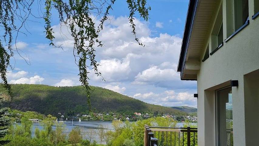 Ferienhaus für 6 Personen, mit Terrasse und Seeblick sowie Ausblick und Garten in Edertal