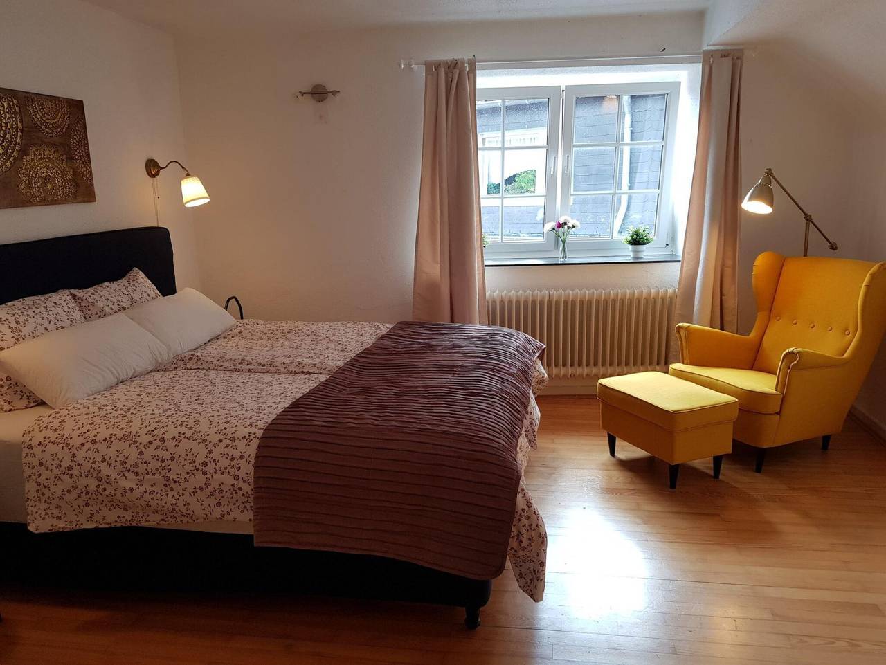 Ganze Ferienwohnung, Ferienhaus mit Schlossblick - 10-Personen Ferienhaus - Woche in Malberg, Eifelkreis Bitburg-Prüm