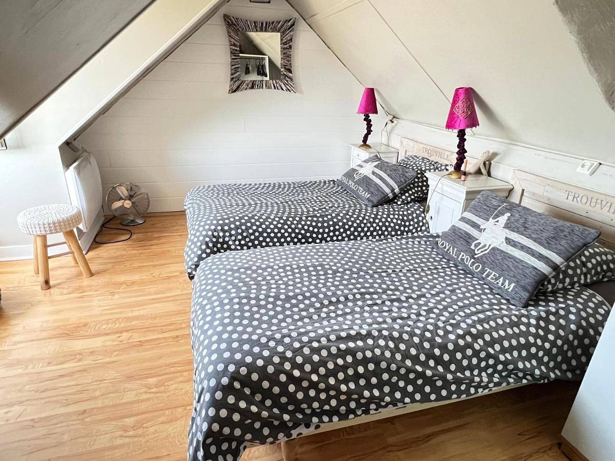 Appartement entier, Two-Bedroom Apartment in Trouville-sur-Mer, Région de Lisieux