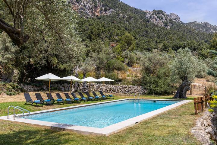 Casa de vacaciones para 16 personas, con Balcón además de Terraza y Jardín en Buñola