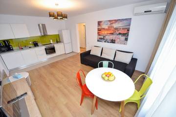 Holiday Rental for 6 People in Bucharest, Walachia, Photo 3
