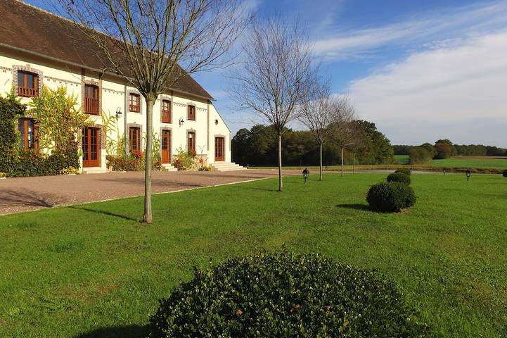 Maison de caractère avec piscine privée – Route des châteaux de la Loire in Région de Montargis