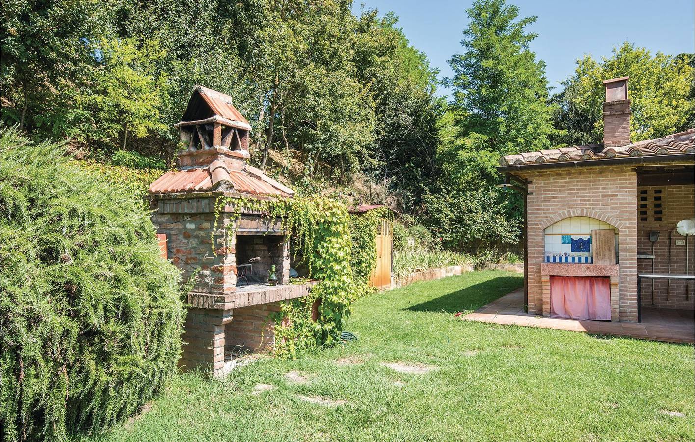 Acogedor refugio con WiFi, aparcamiento y piscina in Provincia de Arezzo