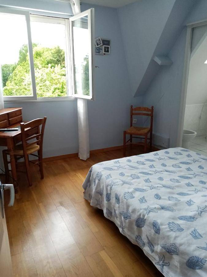 Chambre d’hôte pour 3 personnes, avec vue et jardin à Tréméreuc