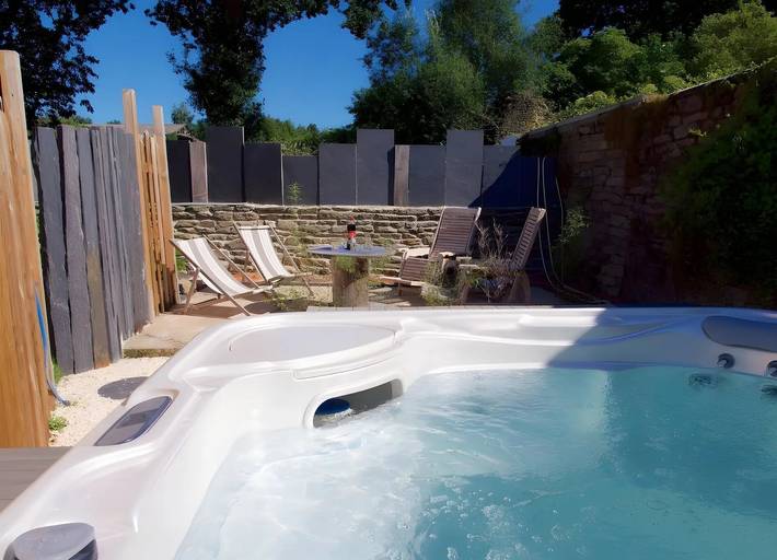 Chambre d’hôte pour 2 personnes, avec jardin et jacuzzi, animaux acceptés dans Bretagne, France