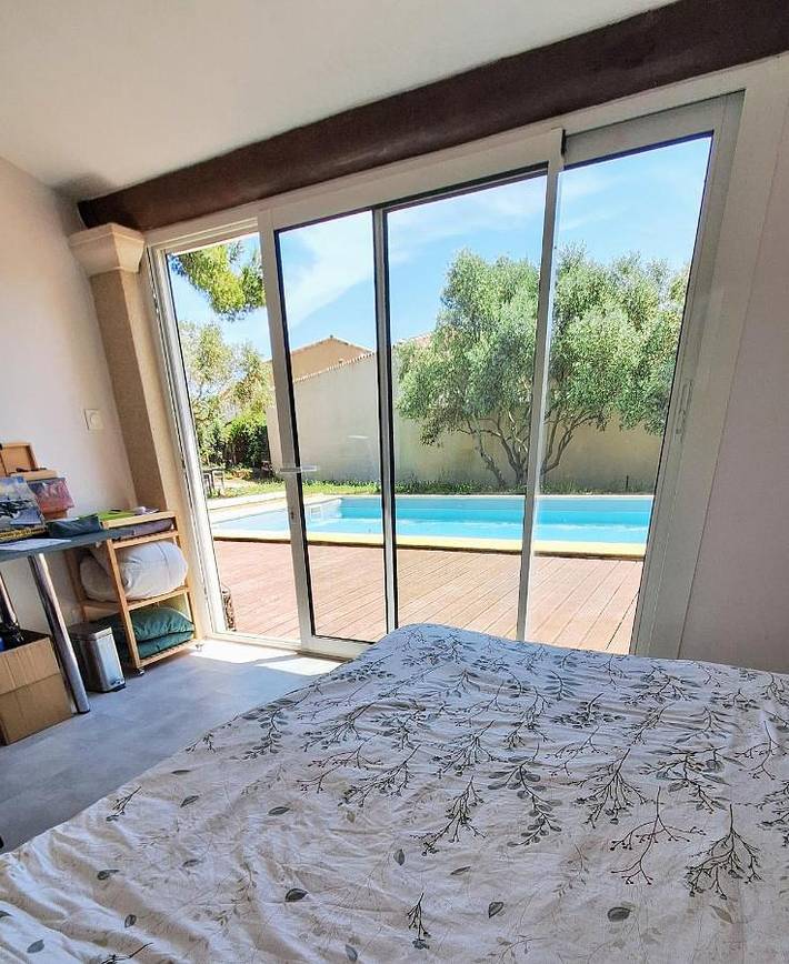 Location de vacances pour 2 personnes, avec terrasse ainsi que jardin et piscine à Lançon-Provence - 3