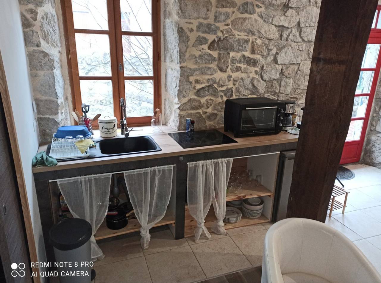 Charmant gîte 2 à 4 personnes, en bord de rivière in Antraigues-sur-Volane, Parc naturel régional des Monts d'Ardèche