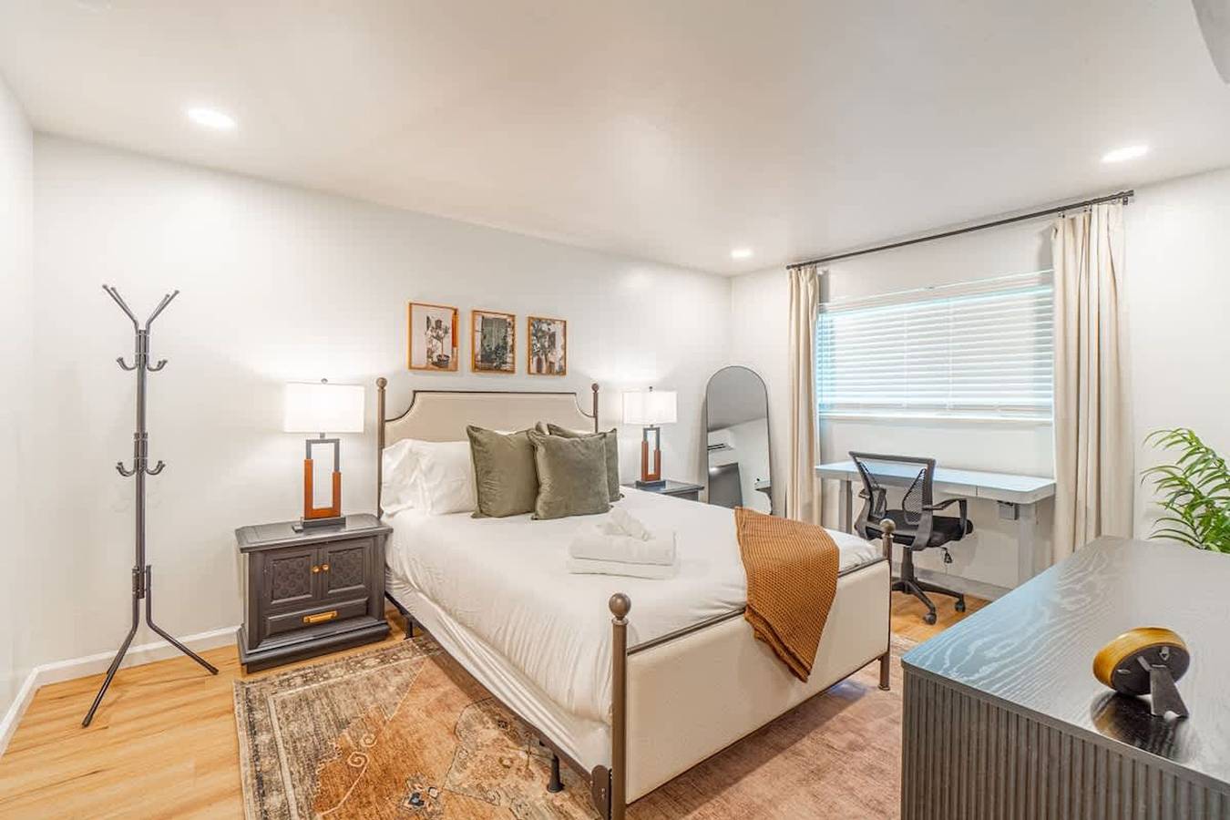 Designer Living Pet-Friendly Unr 2Br 1Ba in Reno, Nevada
