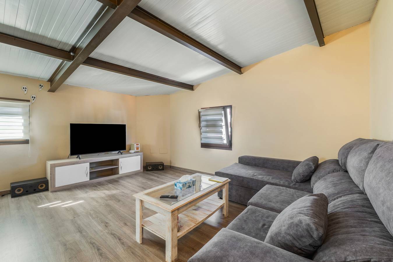 Casa vacacional 'Beiramar' con terraza privada y Wi-Fi in Praia da Ribeira Grande (Boiro), Boiro
