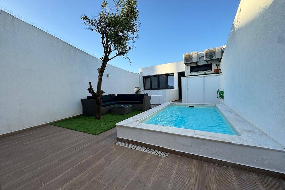 Charming 2-bedroom house with private garden and pool in peaceful Setúbal in Setúbal, Halbinsel von Setúbal