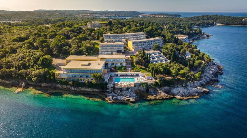 Bungalow für 4 Personen, mit Balkon und Terrasse sowie Pool und Ausblick in Pula