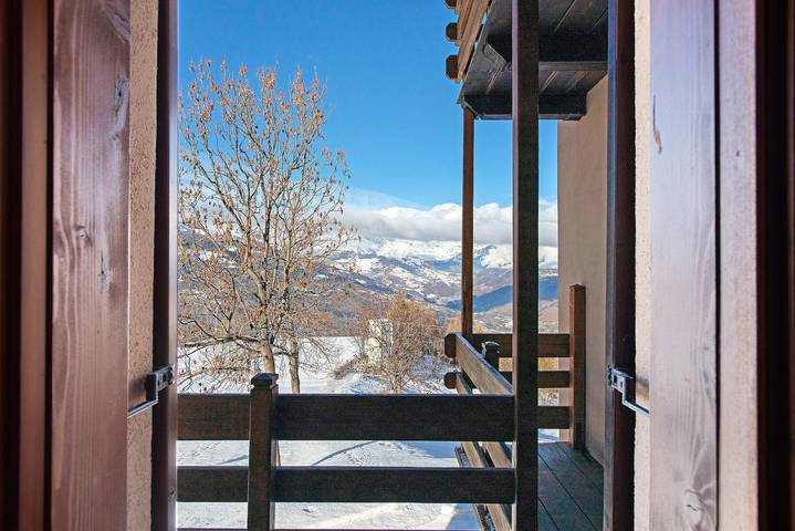 Entire apartment, Apartment 'Vacanze' with Mountain View, Balcony and Wi-Fi in Plan Praz (Gressan), Comune di Gressan