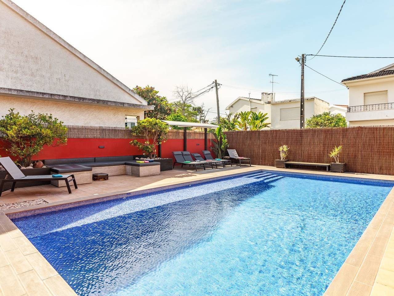 Aroeira Pool House in Aroeira, Charneca de Caparica e Sobreda