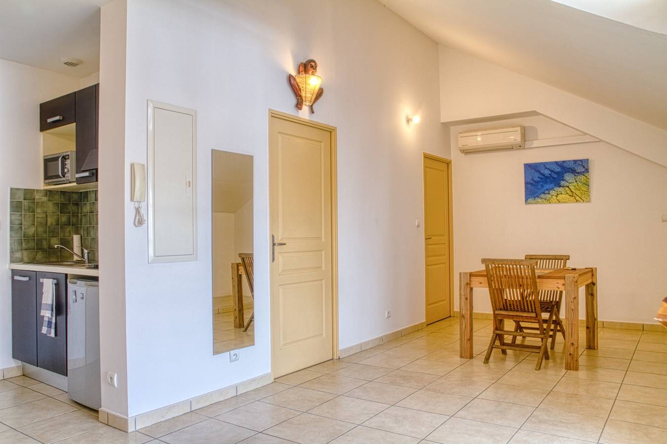 Studio entier, Studio confortable à Saint-Gilles, 36 m², vue montagne in Saint-Gilles les Bains, Saint-Paul (Réunion)