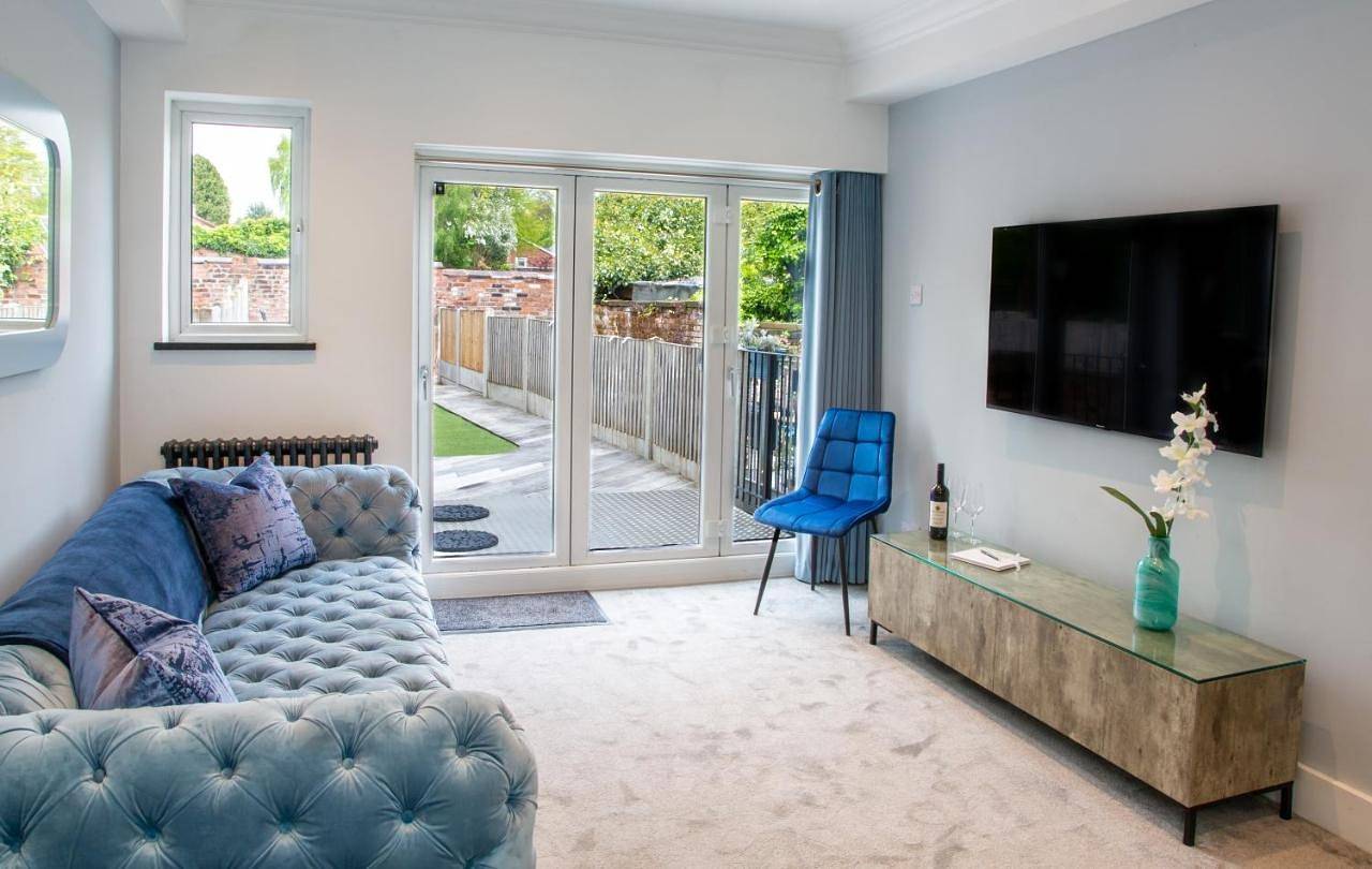 Entire apartment, Two-Bedroom Apartment in Warrington, Cheshire