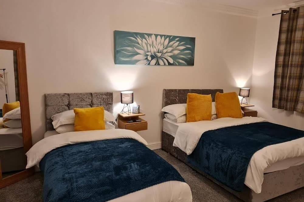 Entire apartment, 7 Person Home Flat w/Parking - Near Swansea Centre in Swansea, Swansea region