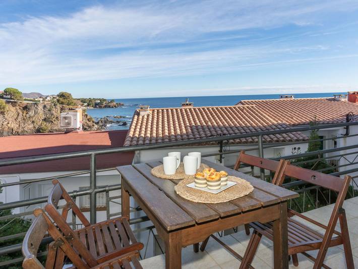 Apartamento para 4 personas, con terraza, Se admiten mascotas en Llansá