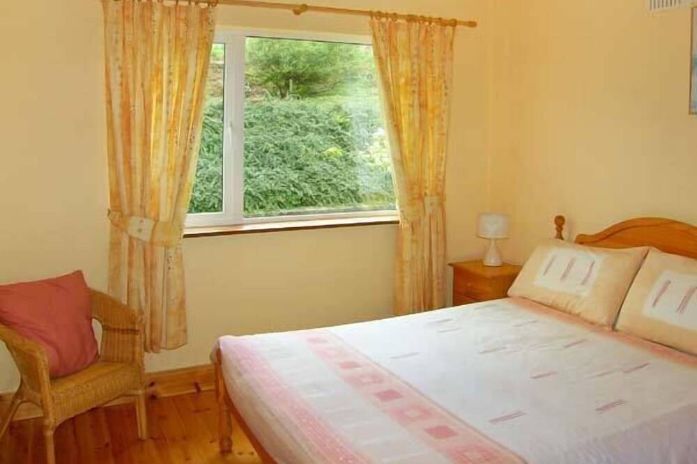 Heron'S Nest, family friendly, with open fire in Inch, County Kerry in Dingle Peninsula