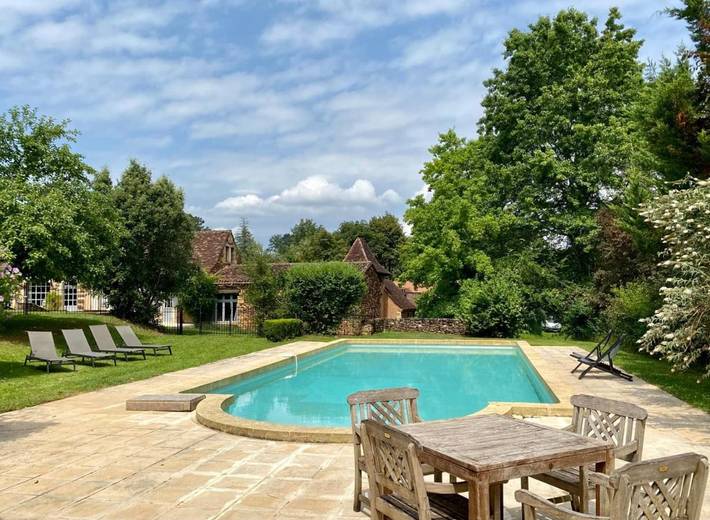 Location de vacances pour 12 personnes, avec piscine ainsi que terrasse et jardin à Mazeyrolles - 2