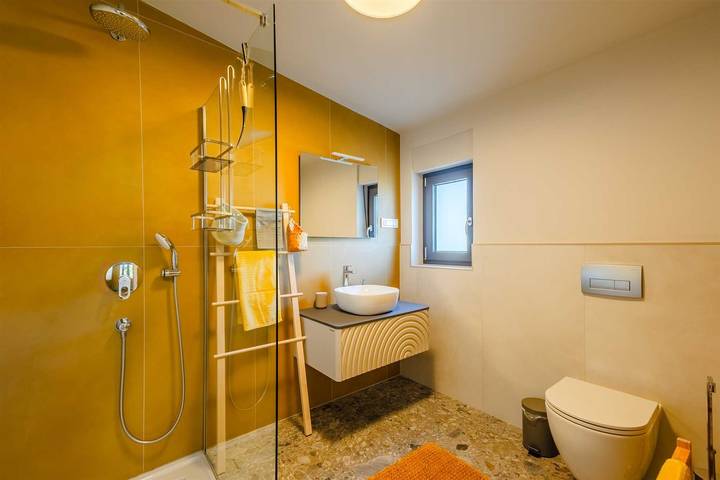 Ferienwohnung für 4 Personen, mit Balkon in Njivice